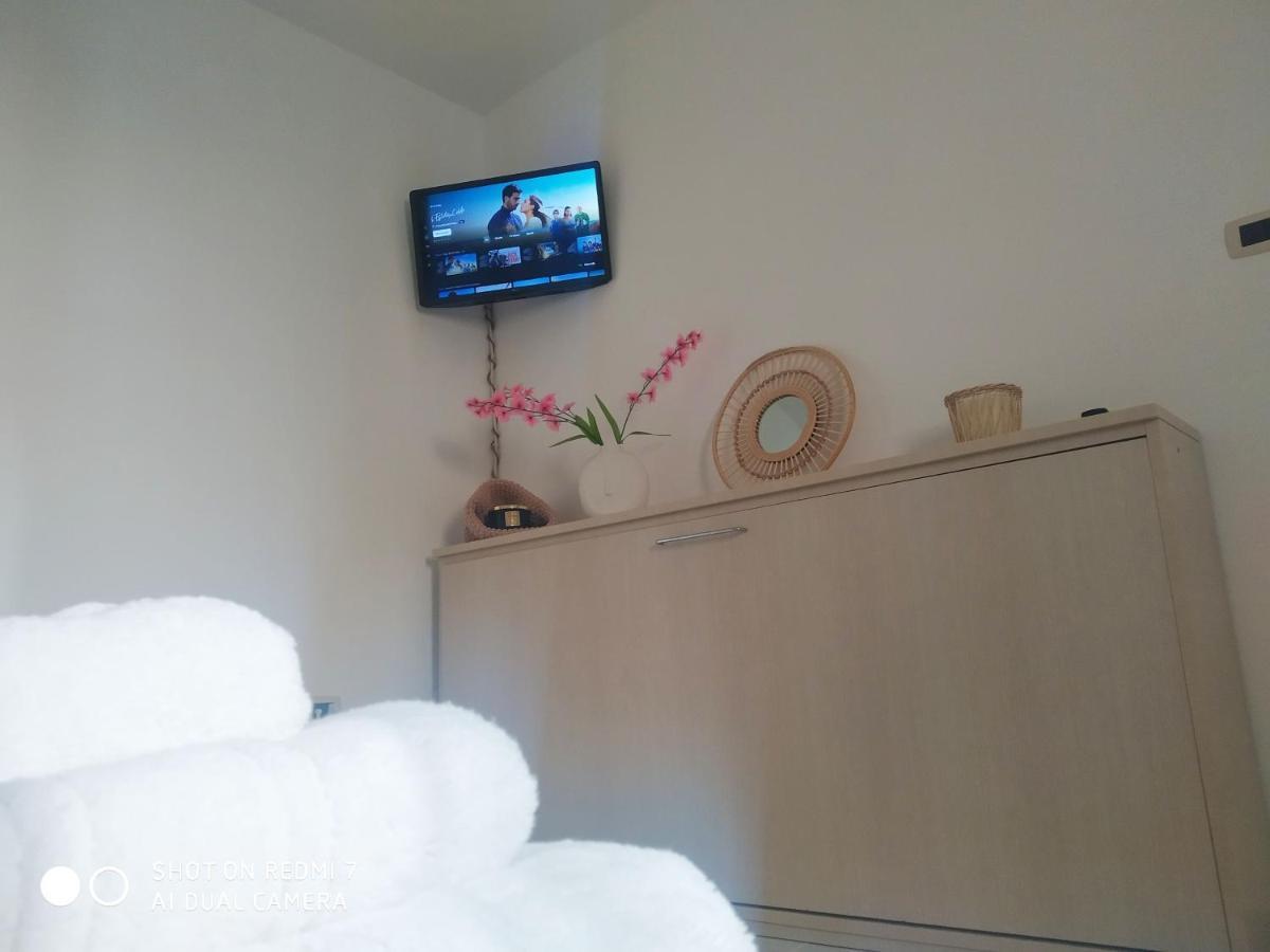 Aurisa Apartment Bari Exterior photo