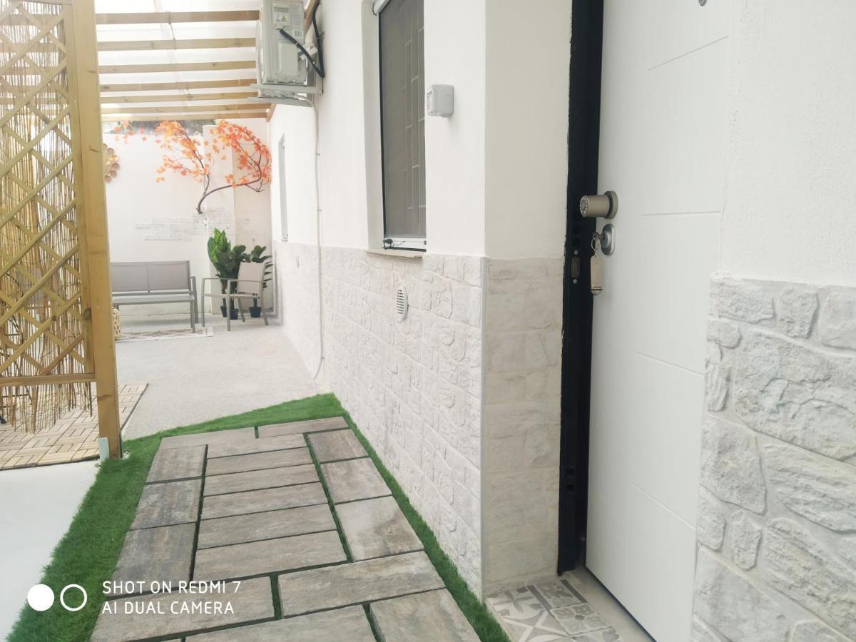 Aurisa Apartment Bari Exterior photo
